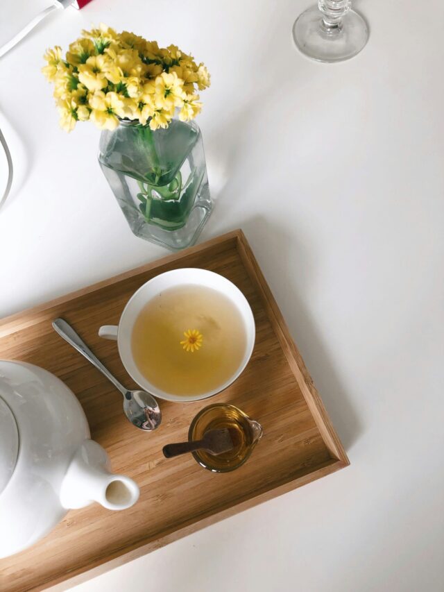 9 amazing benefits of chamomile tea,